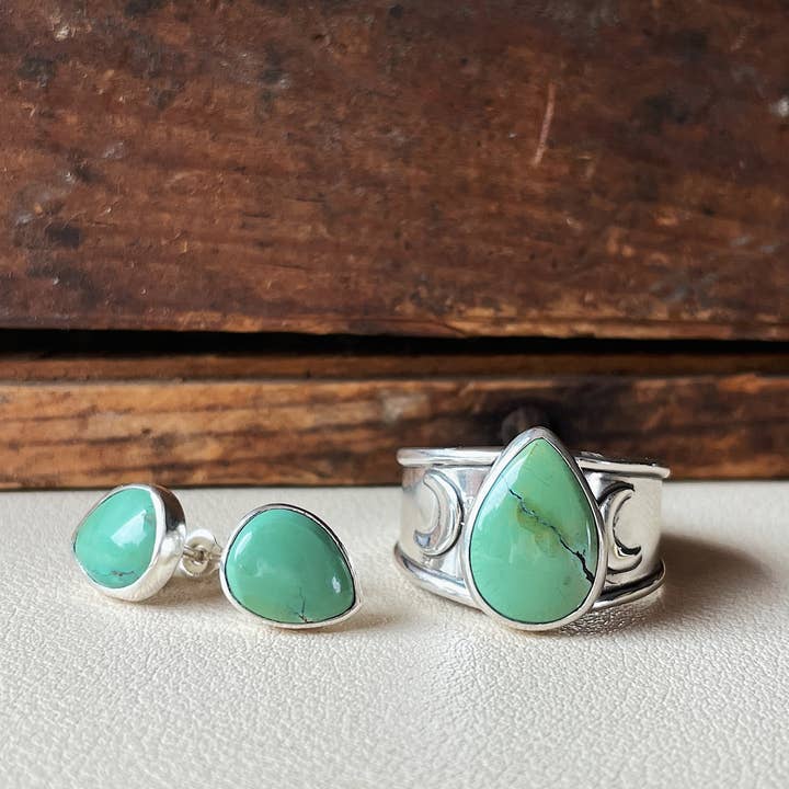 Ring und Ohrstecker in Türkis von Triple Moon Goddess für den Großhandel von Rustic Souls