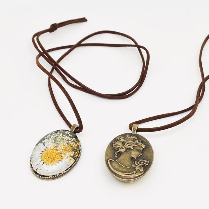 Mio Queena - Wholesale Pendant/charm necklace - Vintage Genuine Dried Flower Floral Oval Charm Necklace -PDF4