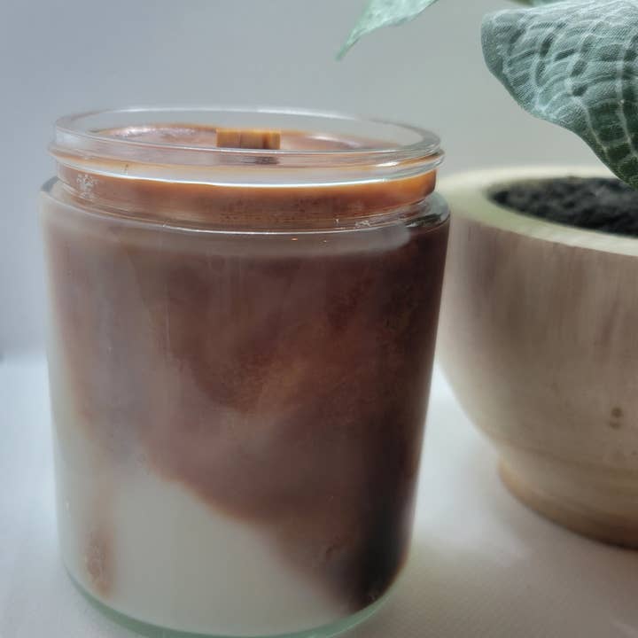 Technisch gezien - Geparfumeerd met vanille en kokossuiker voor wholesale door Wax That Candle