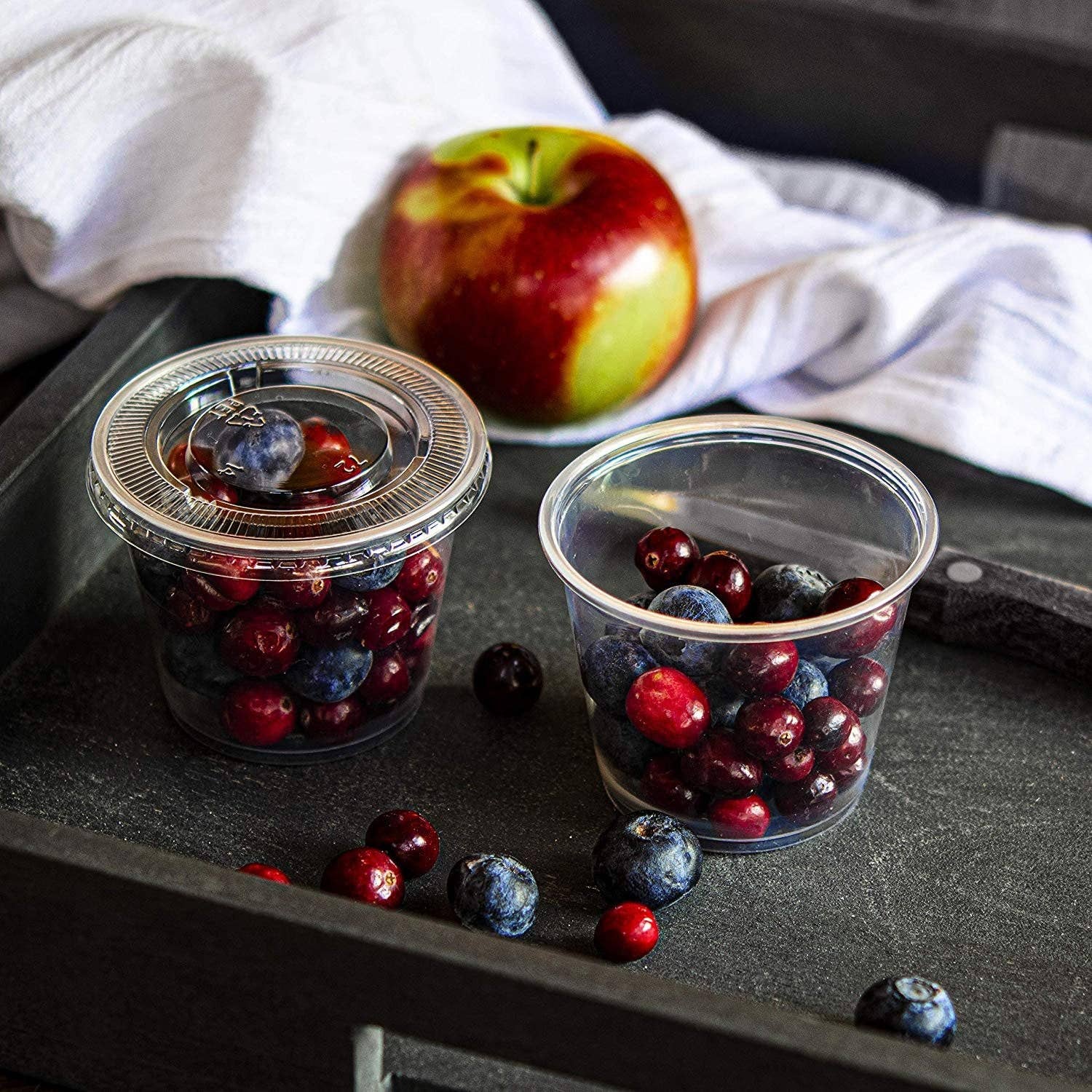 singleware - Vendita all'ingrosso Contenitori per alimenti - Confezione da 100 contenitori per gelatina in plastica trasparente da 5,5 once con coperchi a chiusura ermetica, Jello Shooter, approvati dalla FDA, compatti per il controllo delle porzioni, per salse, liquidi, salse, salse, salse, salse, salse, salse3