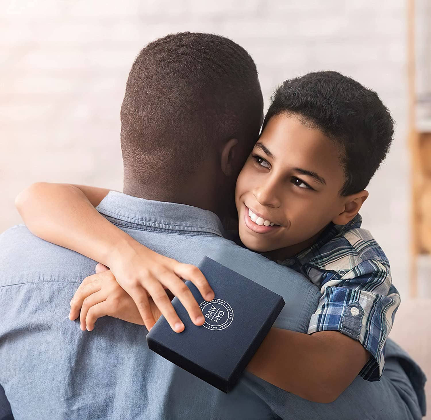 RAWHYD Leather Co. - Wholesale Wallet - Men's - RAWHYD - Baseball Stitch Bi-fold Leather Wallet - 3 4/8" x 4 5/8"8