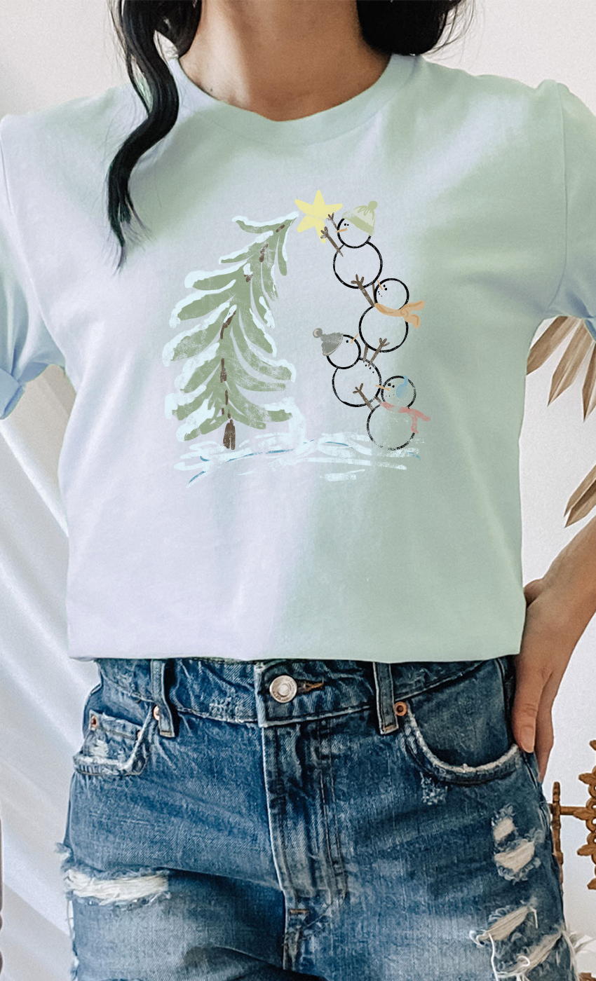 Kissed Apparel - Vendita all'ingrosso Maglietta serigrafata - Donna - Albero decorativo a forma di pupazzi di neve con stampa a stelle2