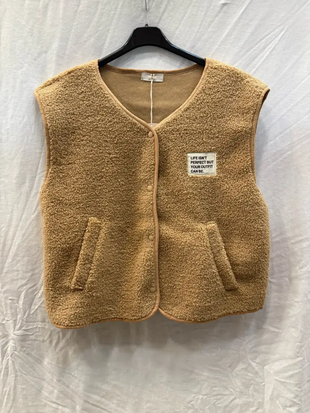 Mimi & Gogo - Wholesale Outerwear Vest - Women's - Fleece Vest With Patch @3399_GiEcussonMoumoute10