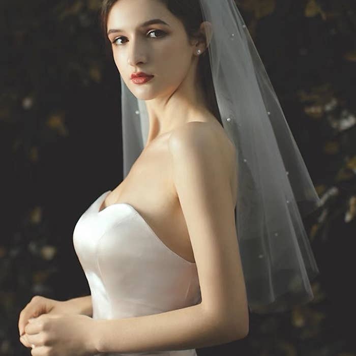 LanLivia - Wholesale Veil - Women's - Elegant Two-tire Bride Veil with Small Pearls4