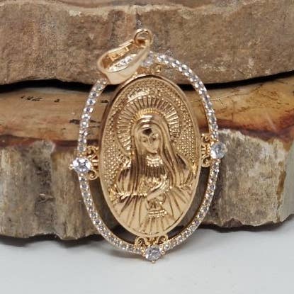 Hänge i 18k guld fylld med Jungfru Maria, vintage design av Moder Maria, cubic zirconia mikro pavé charm, religiösa hängsmycken I-140 för wholesale av Aim Eternal