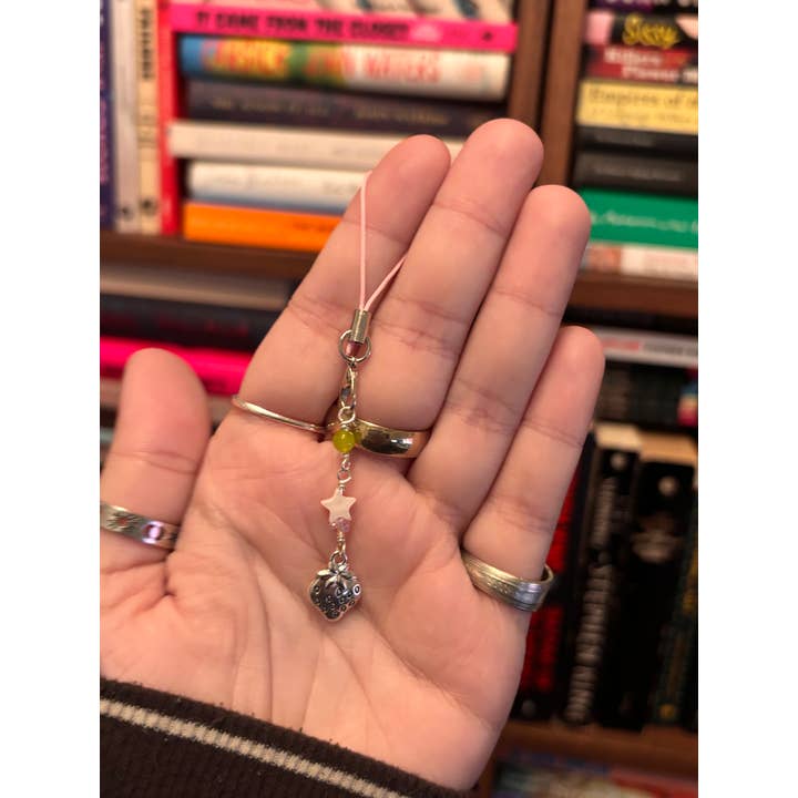 Ciondolo per telefono fragola rosa + verde per la vendita all'ingrosso da parte di Crafty Little Guys