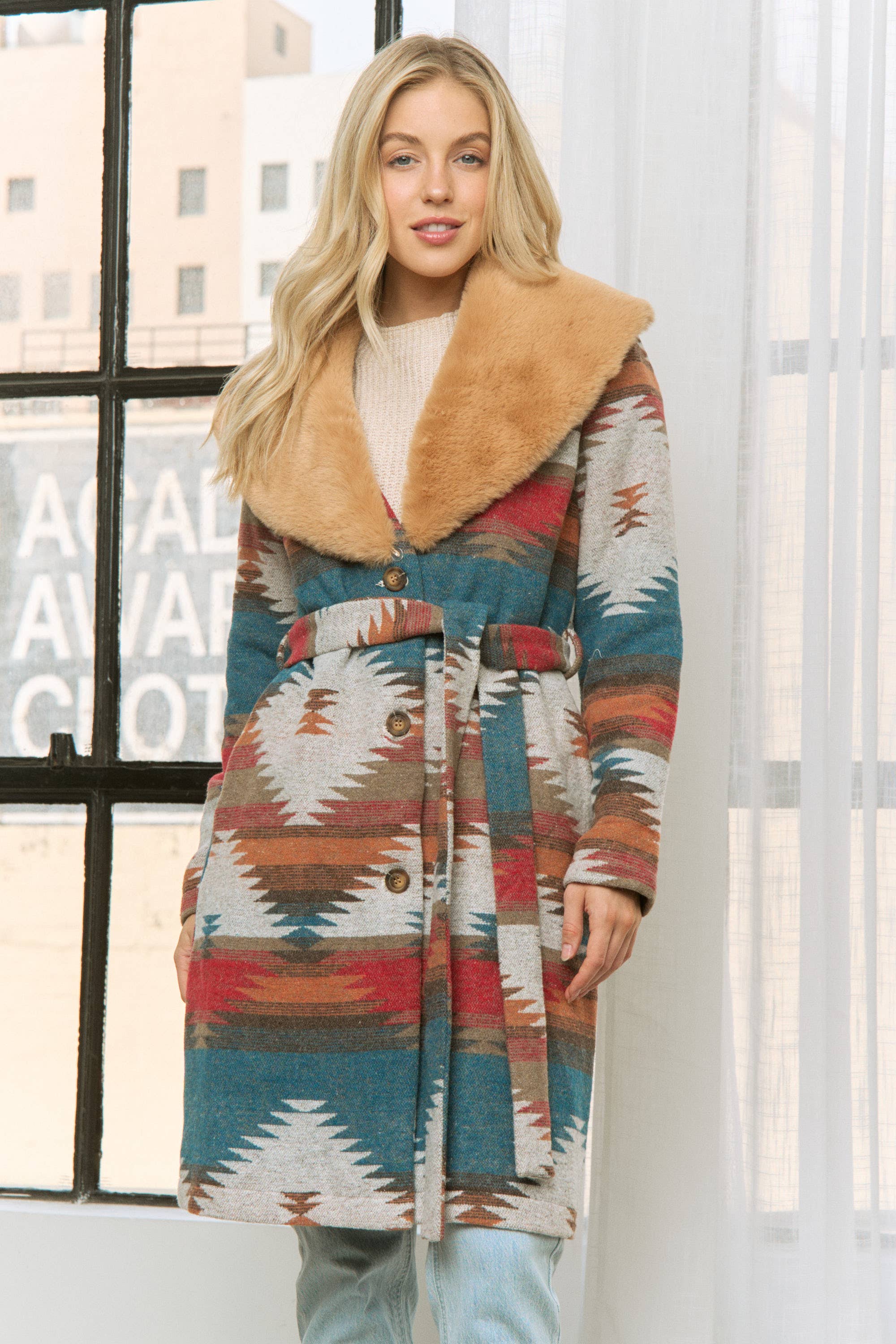 Sweet Generis - Venta al por mayor Sobrecamisa - Mujer - CHAQUETA AZTECA CON CUELLO REDONDO DE PIEL EN CONTRASTE23