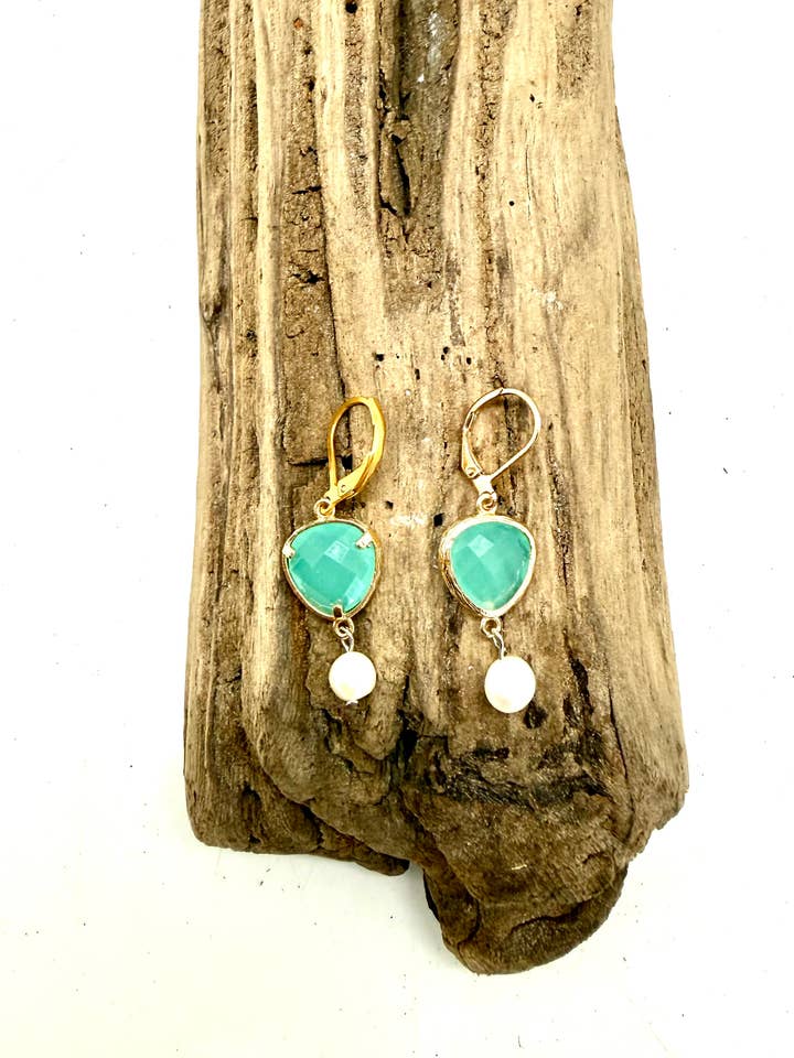 Earring Springfire Glass with Freshwater Pearl CloseDropGold for wholesale by Rant & Rave Classic