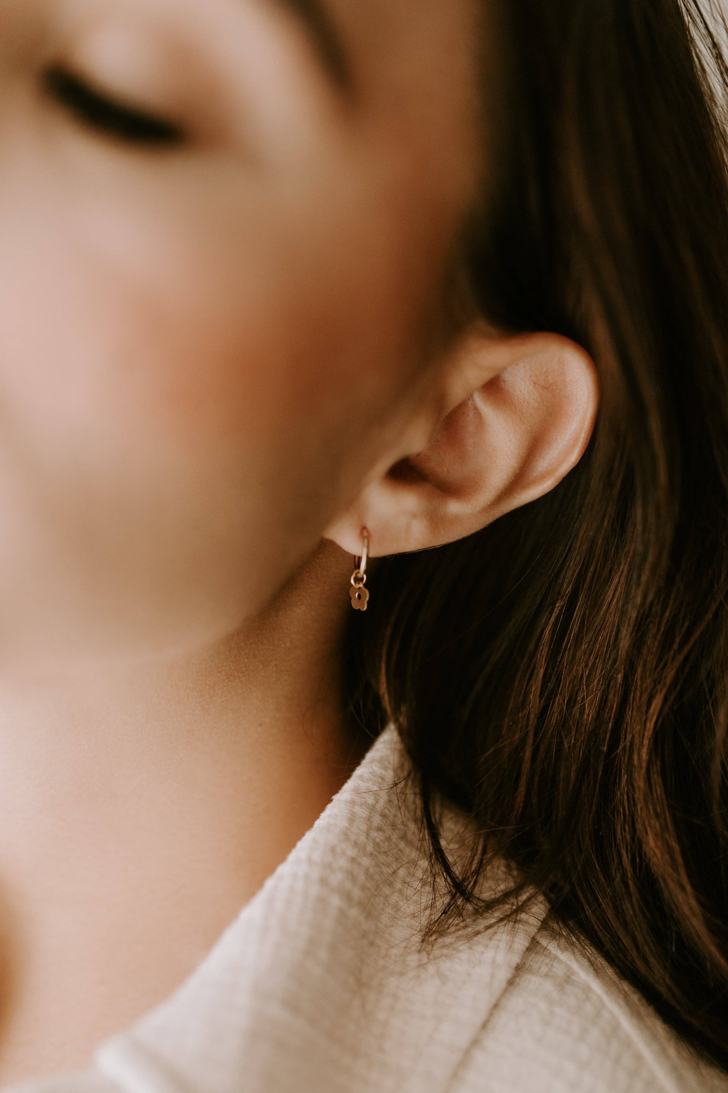 Sydney Rose Co. - Wholesale Hoop Earrings - Daisy Sleepers2