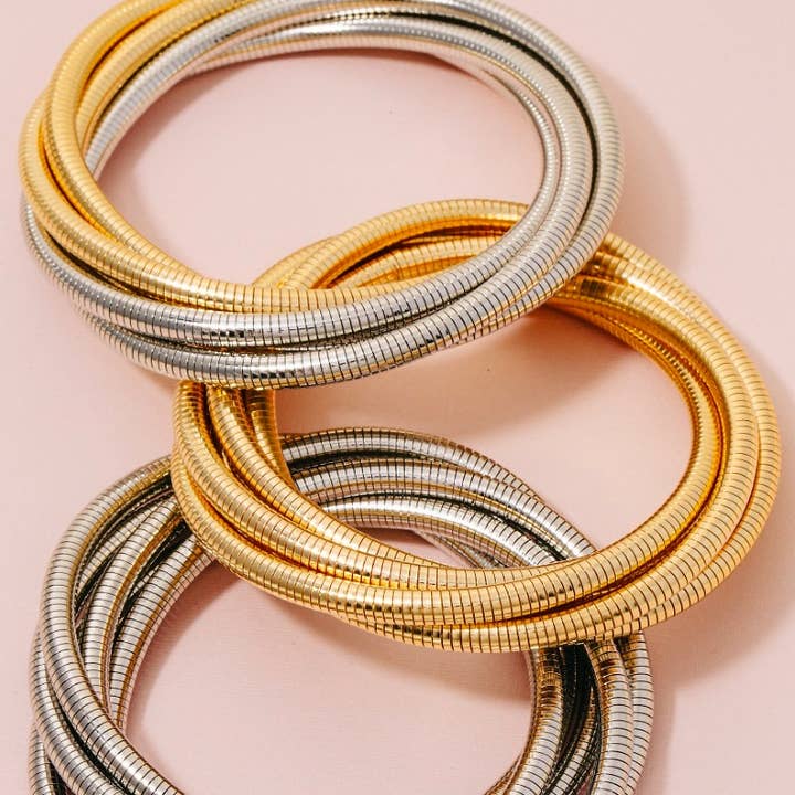 Ensemble de bracelets en spirale métallique élastique nouée pour la vente par The Looks by Fame Accessories