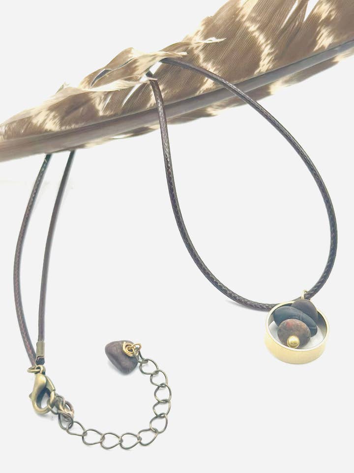 Messingflodsten Drop Vedhæng for engroshandel hos Suzanna Garrett Designs