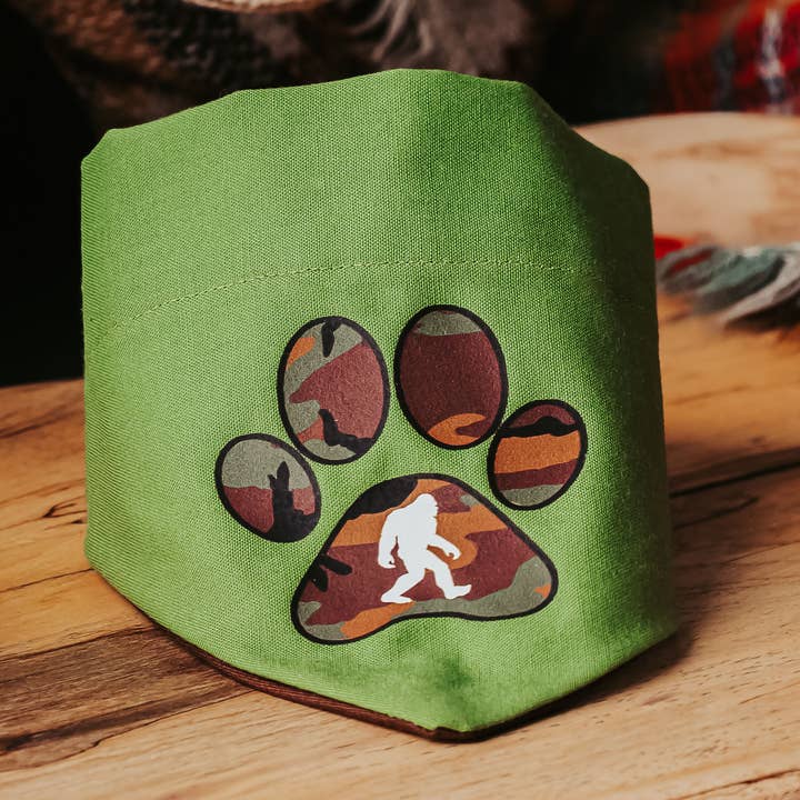 Pañuelo para perro sobre el collar Bigfoot – por Top Rocks Paws para venta al por mayor de Top Rocks Doggie Wear