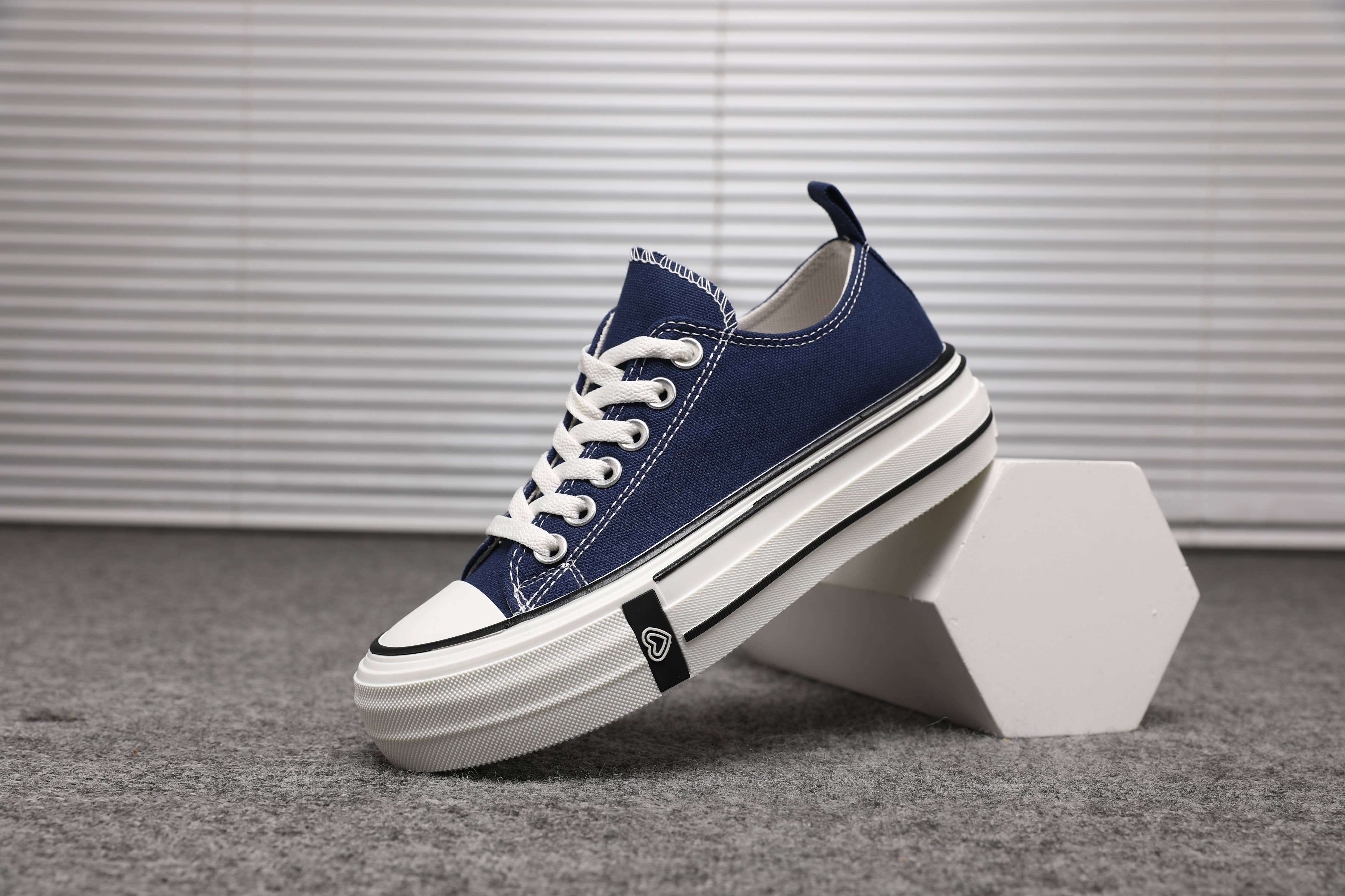 Top Staka - Wholesale Sneakers - Dames - Top Staka damessneakers van canvas met chunky plateauhak0