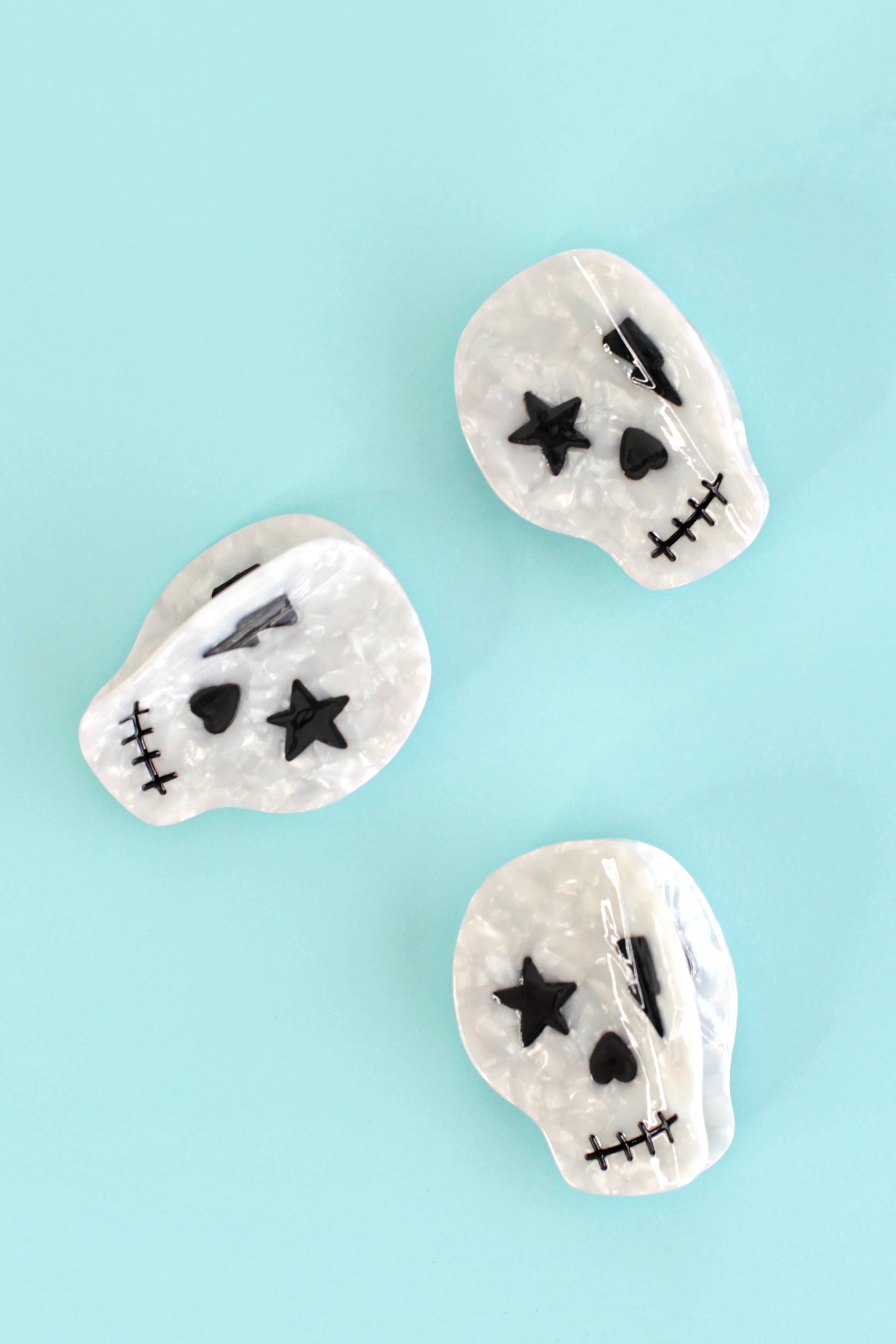 Electric Little Things - Wholesale Hair Clip - Women's - Skull Claw Hair Clip Black and White hair accessory4