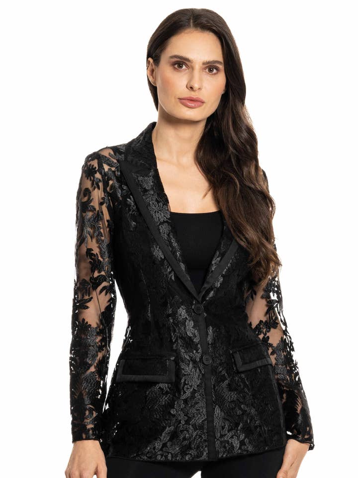 AW2462-B - Blazer en dentelle noire pour la vente par Adore
