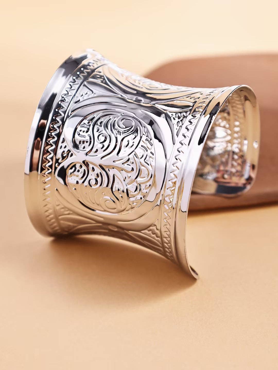 Katinki - Vente Bracelet manchette - Bracelet Manchette Large Gravé Baroque Vintage1