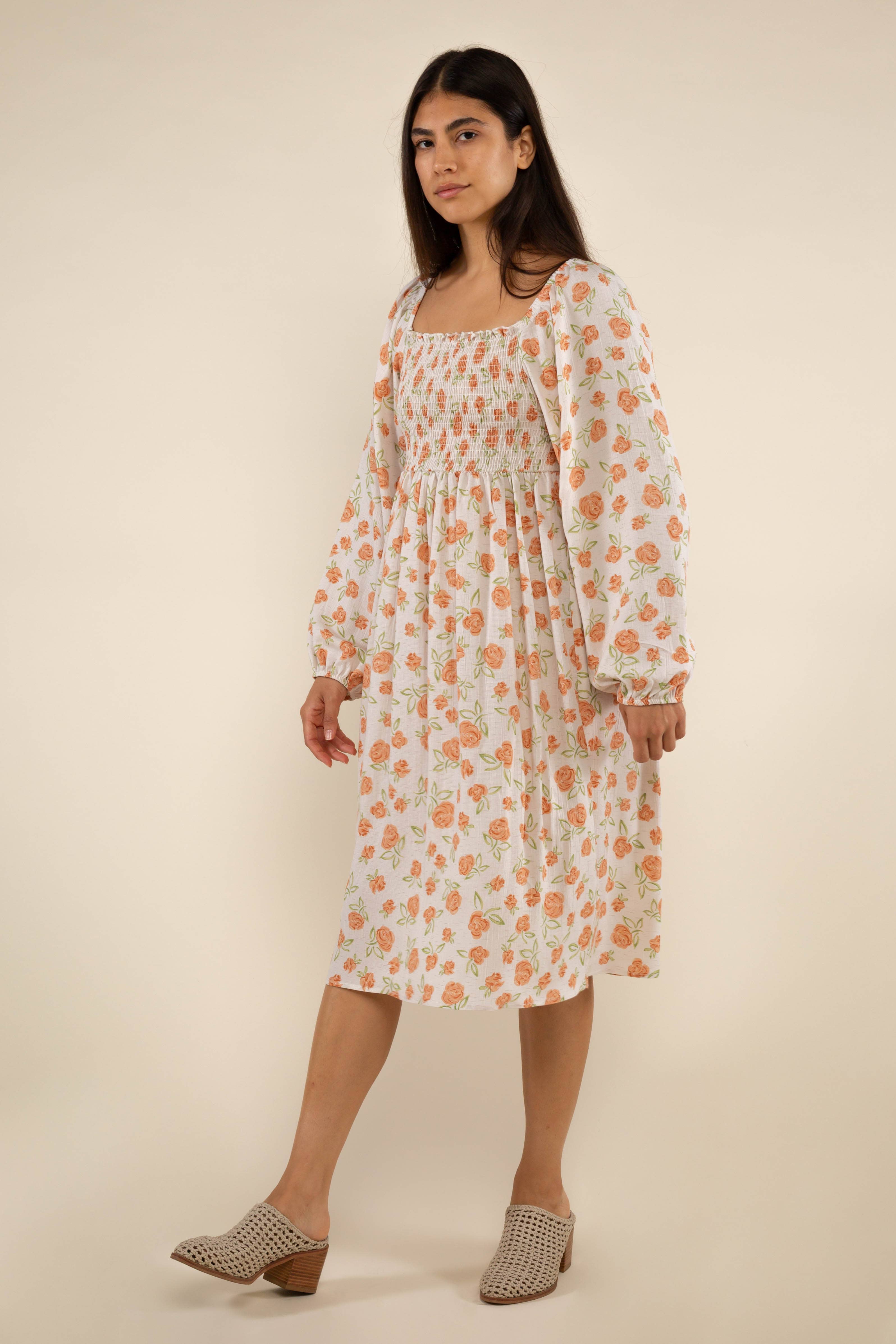 Orange/Elfenbeinfarbenes Muster Kleid mit Dawn Roses Print für den Großhandel auf Faire2