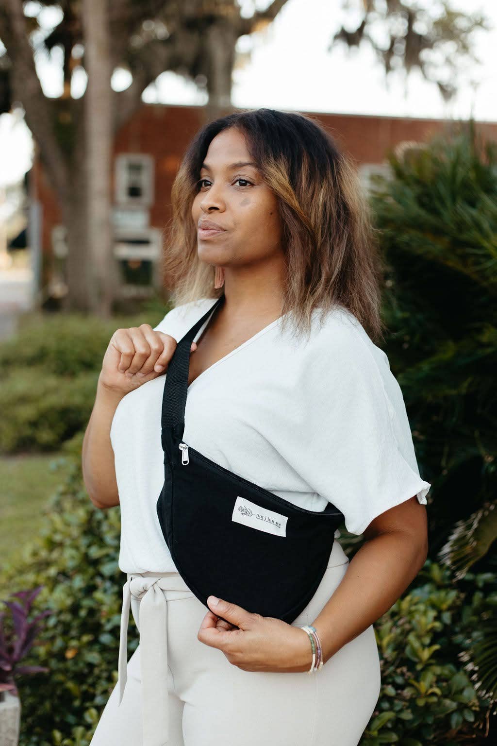 Not I But We - Vente Sac ceinture – unisexe - Sacs bandoulière recyclés | Fabriqués de manière éthique par des survivants4