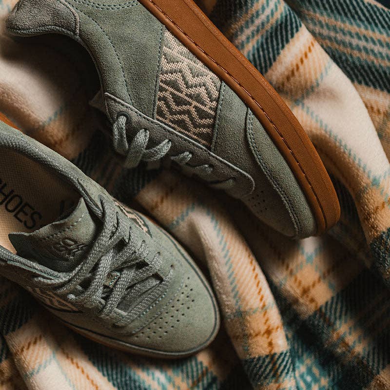 N'GO Shoes - Wholesale Lifestyle Sneakers - Unisex - Saigon Suede '24 low-top sneakers in light blue suede and gum
9