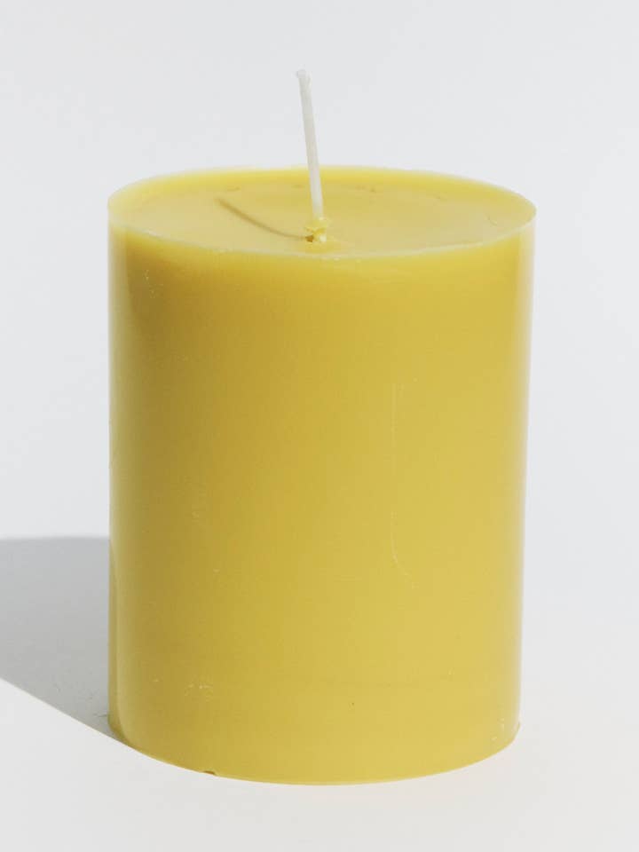 Bougie pilier 'Ortaffa' en Mimosa voor wholesale door Objet Sauvage