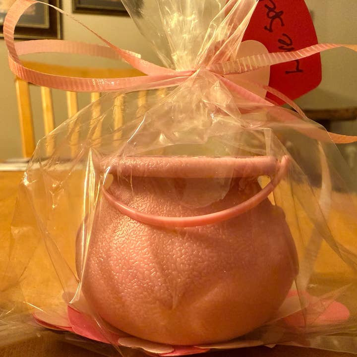 Wicked Bubbles LLC - Wholesale Bath Bomb/Fizz - Red agate heart inside Bath bomb-4.7 oz-LOVE SPELL cauldron 1