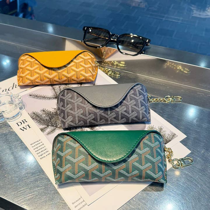 Estuche para gafas de viaje con clip para llavero - Regalos y otras tendencias de Resultados para cadena para lentes al por mayor. Devoluciones gratuitas y condiciones de pago a 60 días en Faire en Faire.