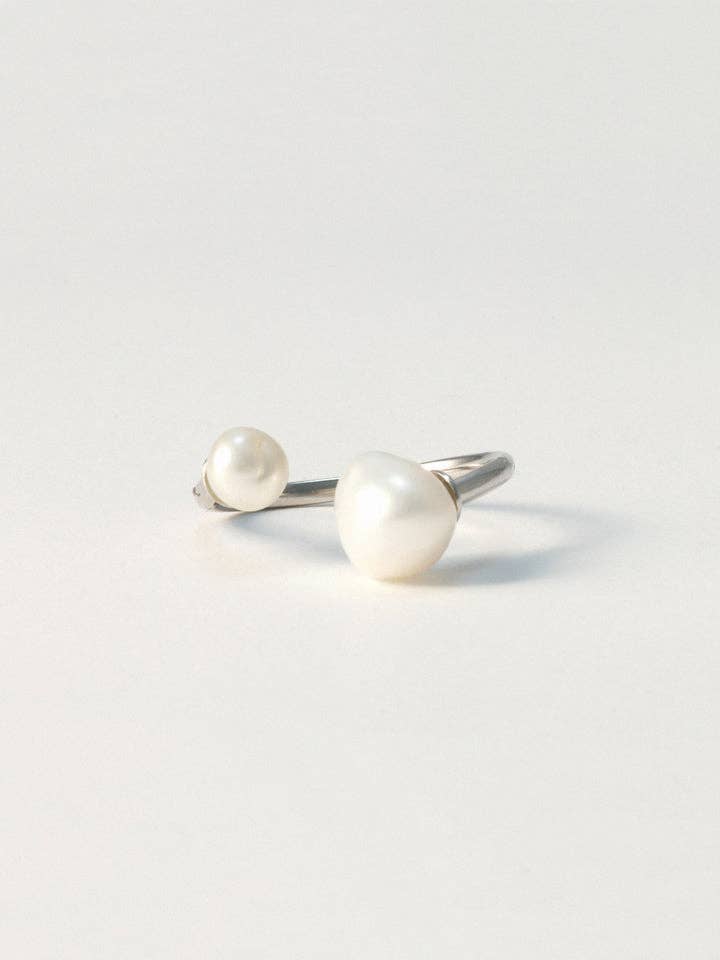 Bague B. Pearl Duo, argent sterling pour la vente par Sentient Jewelry