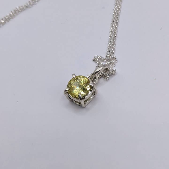 Le Tourbillon Minéral - Wholesale Pendant/Charm Necklace - Sphene And Sterling Silver Necklace6