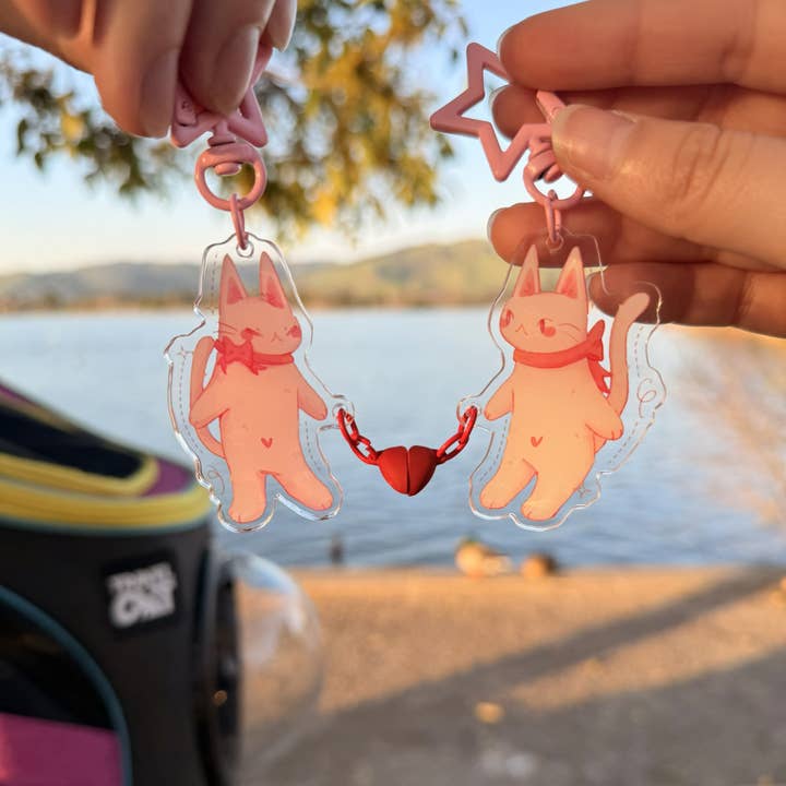 Ensemble porte-clés et magnets Love Cats pour la vente par Nyaomikyu