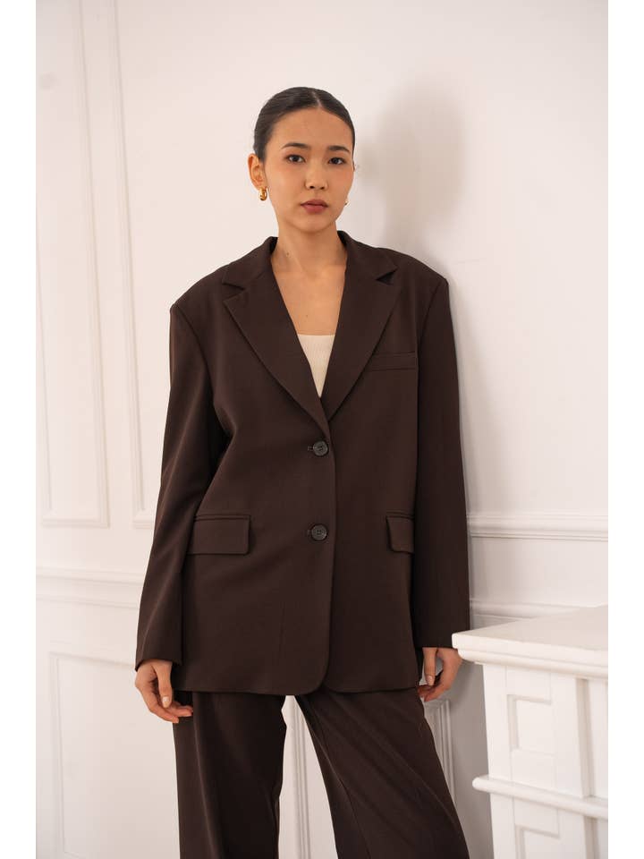 Attentif Paris – Engroshandel Blazer - Dame – Oversized dobbeltradet jakke med åbning bagpå1