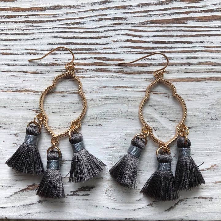 Kate Tuesday Jewelry – Engroshandel Hængeøreringe og creoløreringe – Ava guld kvast Drop Hoops