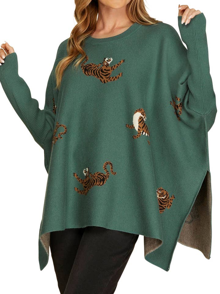 Pull surdimensionné à manches longues et col rond à motif tigre pour la vente par Vanilla Monkey