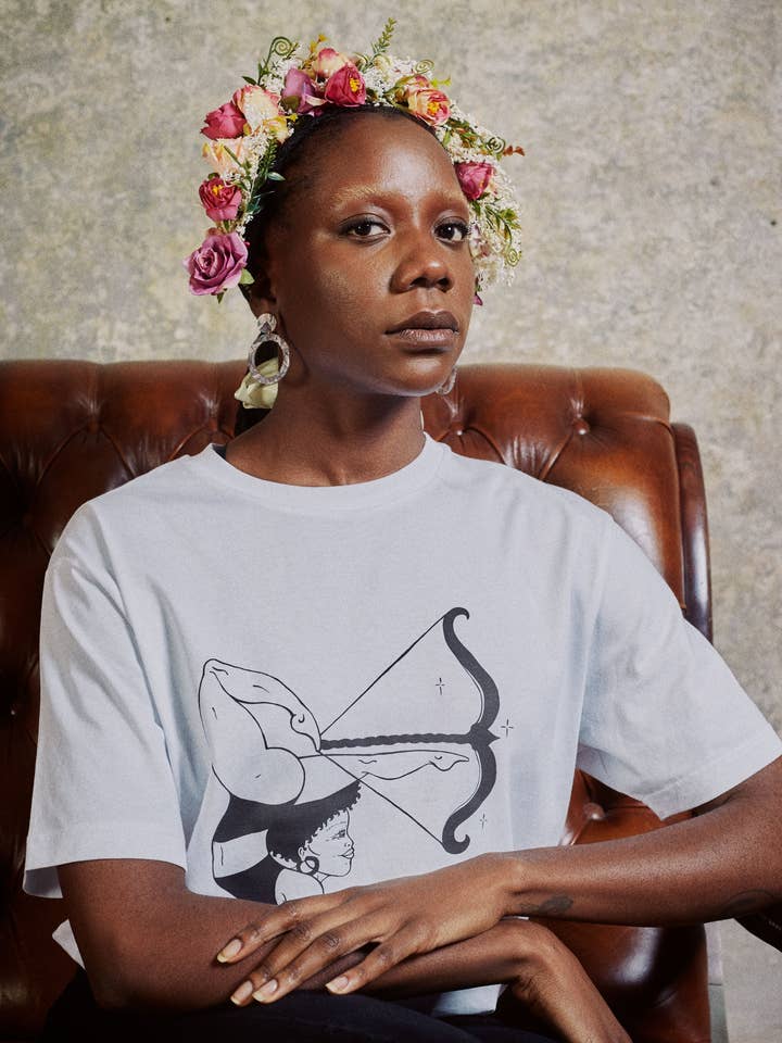 LOVE IS OUR WEAPON TEE - eeH x Nelly Zagury. per la vendita all'ingrosso da parte di eeH