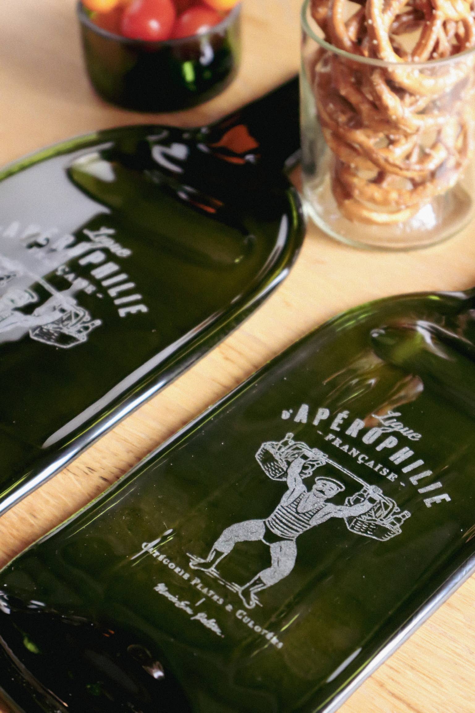 PLATES & Culotées - Wholesale Decorative Plate/Dish/Bowl - THE ILLUSTRATED DISHES Aperophilia - brown16