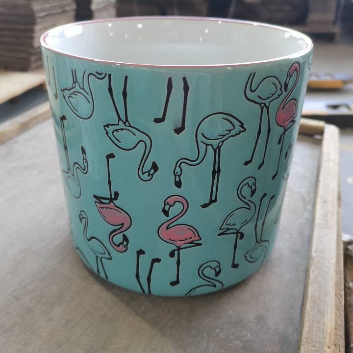Blue Sky Clayworks – wholesale Kruka – FREDDY FLAMINGO 6,5" KRUKA, 5"/6,5" NESTAD med 79111