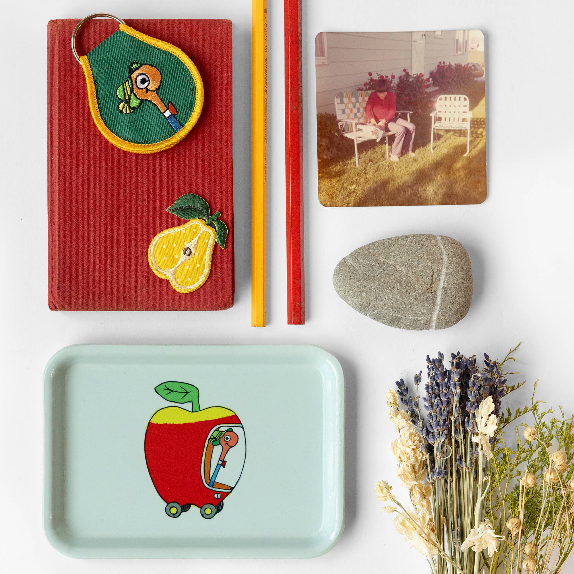 Three Potato Four – wholesale Decorative tray – 3P4 x Richard Scarry® - Apple Car Vintage Tray2