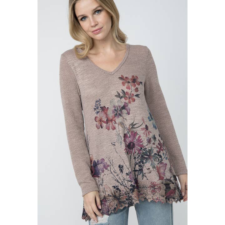 HAUT FLORAL À MANCHES LONGUES ET COL EN V pour la vente par VOCAL