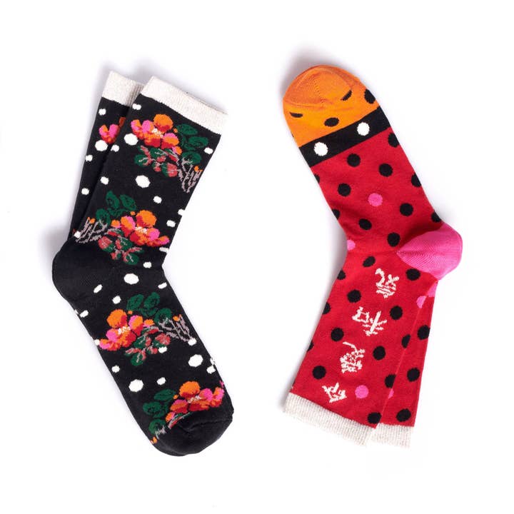 Pack of 2 pairs of women's socks from Asia for wholesale by Ruban Rouge