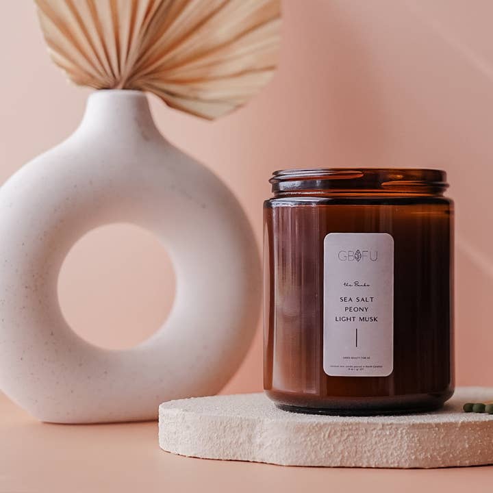 Zeezout Pioenroos + Lichte Musk Kaars voor wholesale door Green Beauty For Us