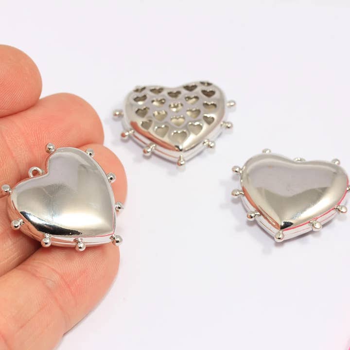 25x28mm Rhodiumbelagt Hul Oppustet Hjertevedhæng, CHK313-1 for engroshandel hos QueenJewelryM