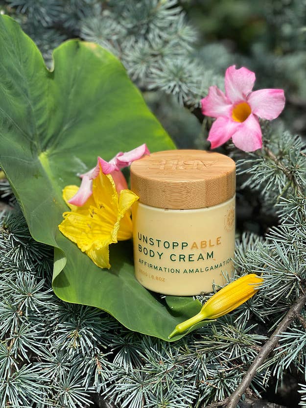 Onstuitbare lichaamscrème: een samensmelting van affirmaties voor wholesale door AB Living Essentials