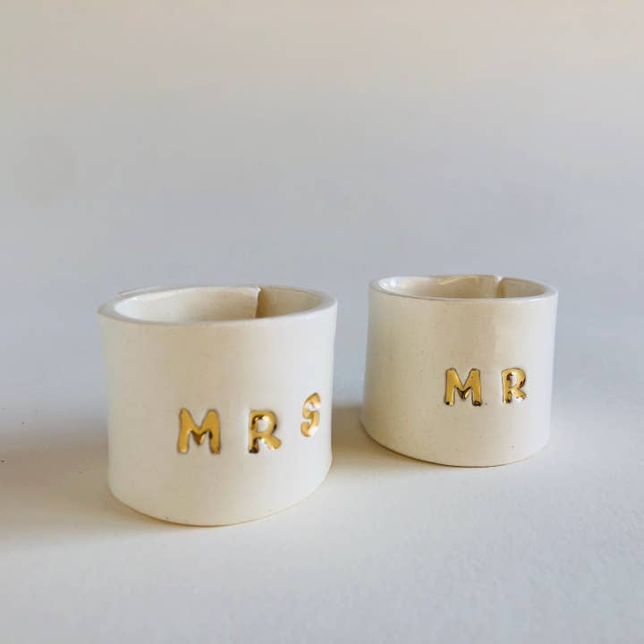 Ronds de serviette Mrs  Mr pour la vente par Porcelaine Moderne