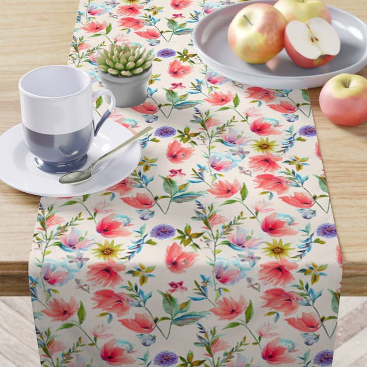 Chemin de table fleuri Belle Jardin, 90 x 16 pouces pour la vente par Prestige Plume