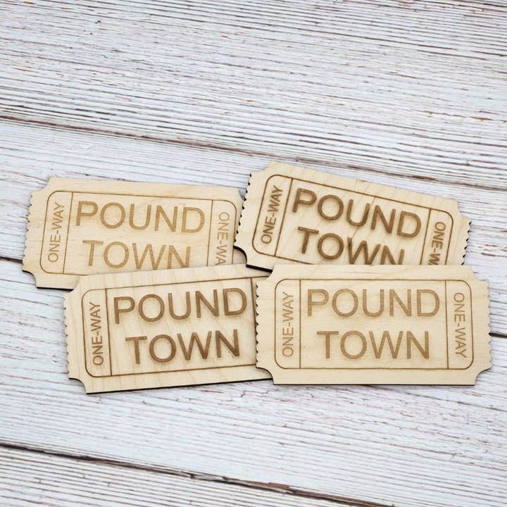 Burning Stitches – Großhandel Tischdeko – Einweg-"Pound Town"-Holztickets