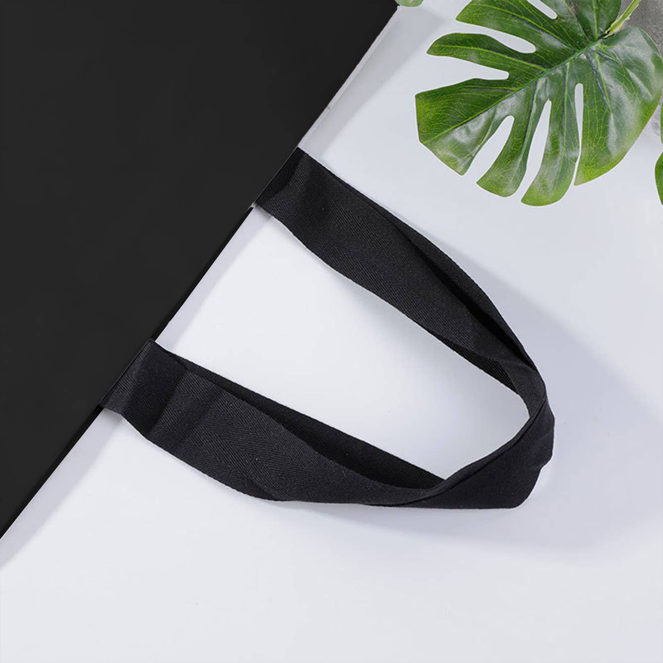 ByHome - Vente Pochette cadeau - Sac cadeau en papier noir intégral avec corde torsadée de qualité supérieure et papier de soie3