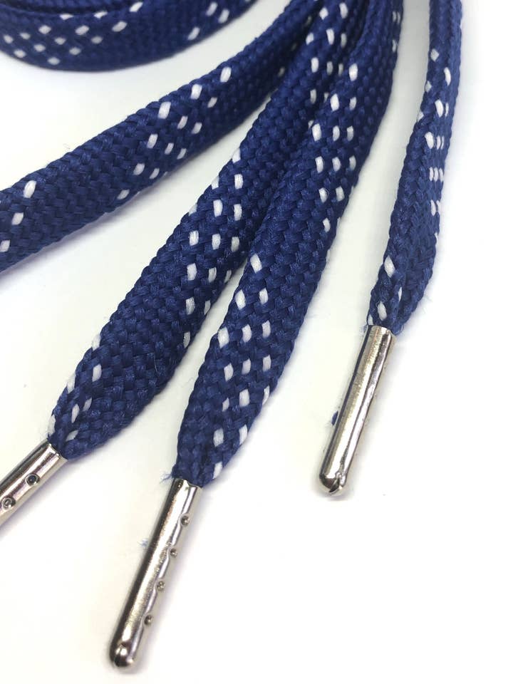 Premium flad blå m/hvide accenter klassiske snørebånd for engroshandel hos The Shoelace Factory