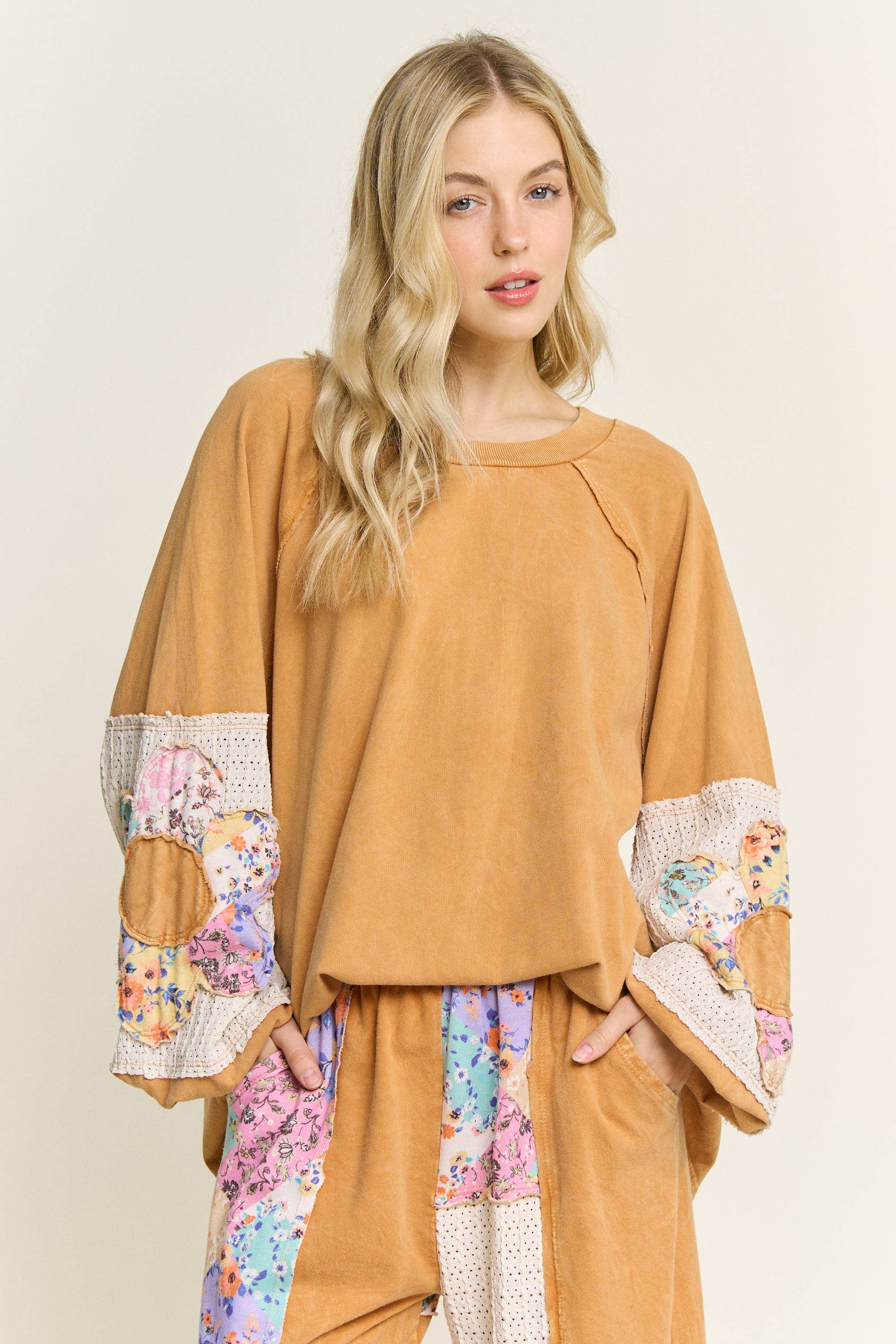 J.Her – wholesale Sweatshirt - Dam – MineralWash Floral Patcherad ärm Terrytröja HT606313