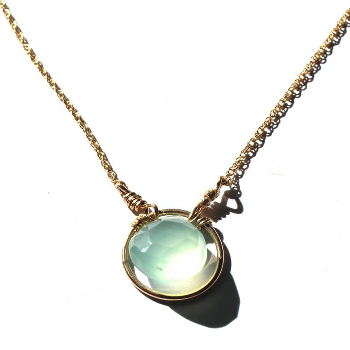 Suzanne Derouin Jewelry – wholesale Hänge-/berlockhalsband – Havet grön kalcedon genom cirkel guld halsband