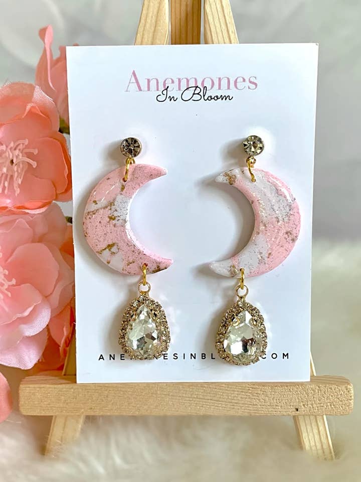 Mondbaumeln aus rosa Quarz für den Großhandel von Anemones In Bloom