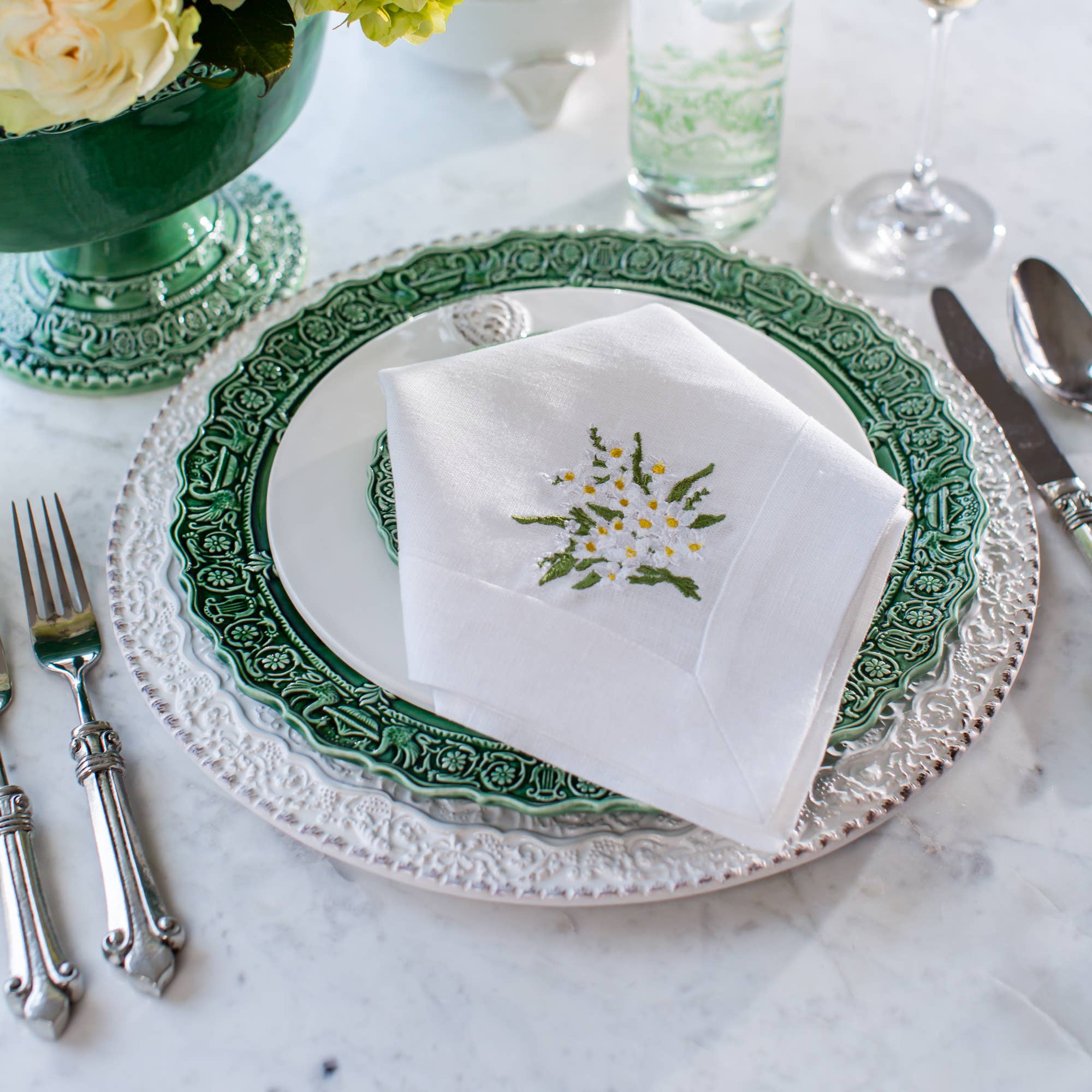 Arte Italica & Crown Linen Designs – Großhandel Papier- & Stoffserviette – Daisy Bouquet Große Serviette4